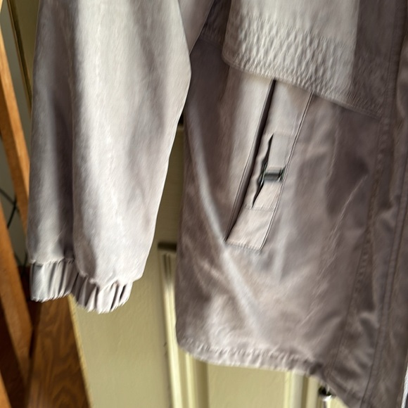 Fleet Street means large jacket with detachable hood and lining. - Picture 3 of 8